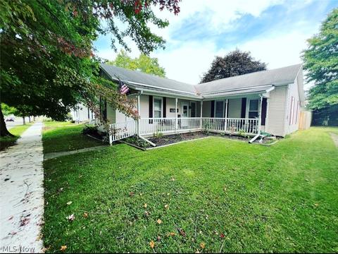 708 Chestnut St, Dresden, OH 43821 photo 1