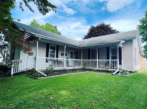 708 Chestnut St, Dresden, OH 43821 photo 2