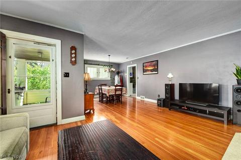 129 Baker St, Berea, OH 44017 photo 4