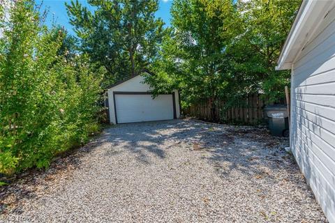 129 Baker St, Berea, OH 44017 photo 32