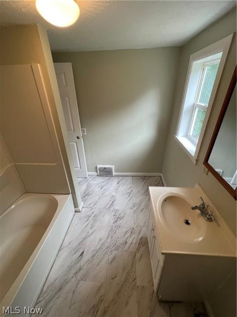 456 Evers St, Akron, OH 44310 photo 11