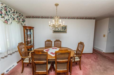 11085 Johnson Dr, Parma, OH 44130 photo 4
