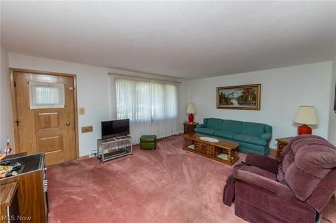 11085 Johnson Dr, Parma, OH 44130 photo 9