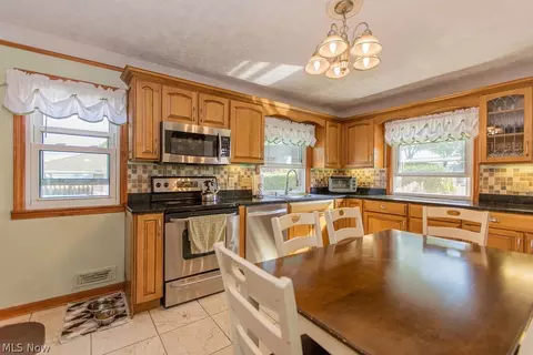 9516 Biddulph Rd, Brooklyn, OH 44144 photo 5