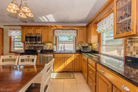 9516 Biddulph Rd, Brooklyn, OH 44144 photo 6