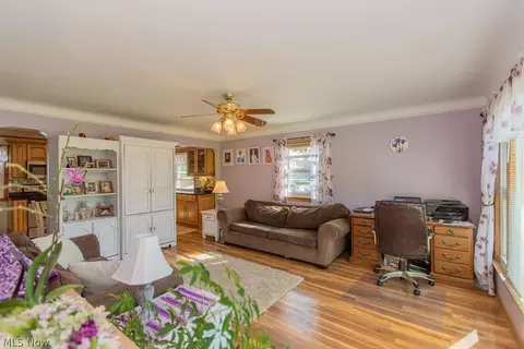 9516 Biddulph Rd, Brooklyn, OH 44144 photo 4