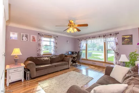 9516 Biddulph Rd, Brooklyn, OH 44144 photo 3