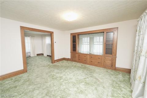 642 Lucille Ave, Akron, OH 44310 photo 6