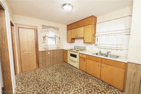 642 Lucille Ave, Akron, OH 44310 photo 3