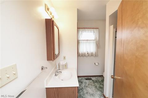 642 Lucille Ave, Akron, OH 44310 photo 4
