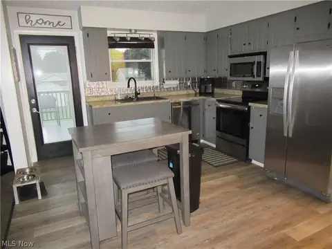 307 Garner Dr, Mogadore, OH 44260 photo 9
