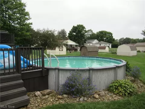 307 Garner Dr, Mogadore, OH 44260 photo 4