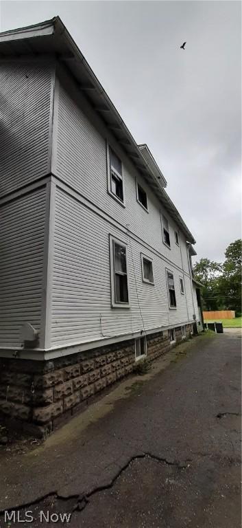 825 Avon St, Akron, OH 44310 photo 3