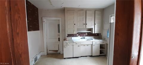 825 Avon St, Akron, OH 44310 photo 18