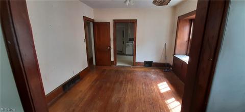 825 Avon St, Akron, OH 44310 photo 14