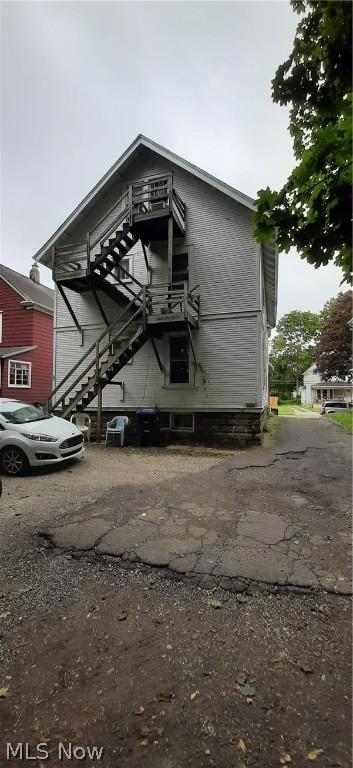 825 Avon St, Akron, OH 44310 photo 2