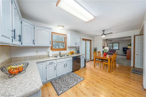 709 Kent Cir, Elyria, OH 44035 photo 9
