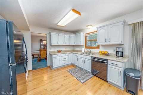 709 Kent Cir, Elyria, OH 44035 photo 10