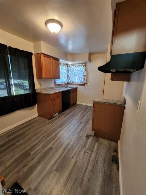 641 Babbitt Rd, Euclid, OH 44123 photo 2