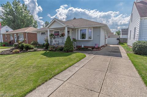 3107 Commonwealth Dr, Parma, OH 44134 photo 3