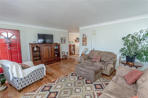 3107 Commonwealth Dr, Parma, OH 44134 photo 7