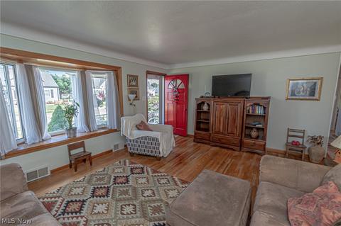 3107 Commonwealth Dr, Parma, OH 44134 photo 6
