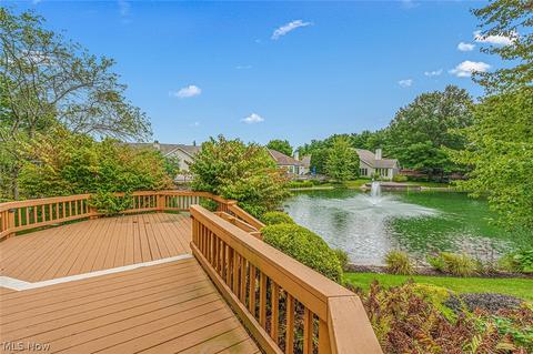 259 Lake Pointe Dr, Akron, OH 44333 photo 2