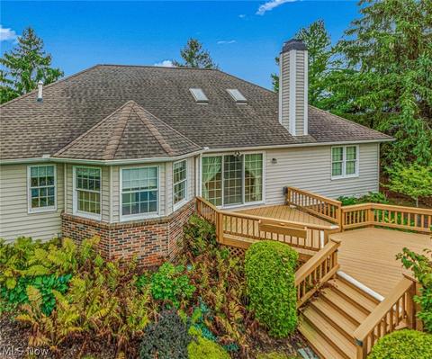 259 Lake Pointe Dr, Akron, OH 44333 photo 4