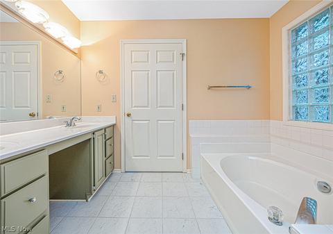 259 Lake Pointe Dr, Akron, OH 44333 photo 17