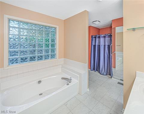 259 Lake Pointe Dr, Akron, OH 44333 photo 18