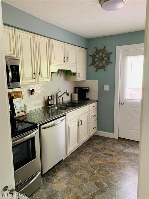 465 E Main St, Madison, OH 44057 photo 9