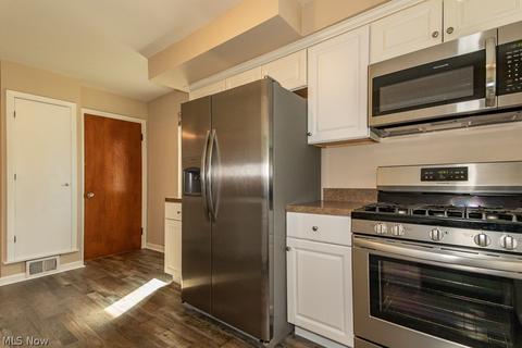 838 E 237th St, Euclid, OH 44123 photo 2