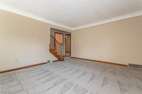 838 E 237th St, Euclid, OH 44123 photo 5