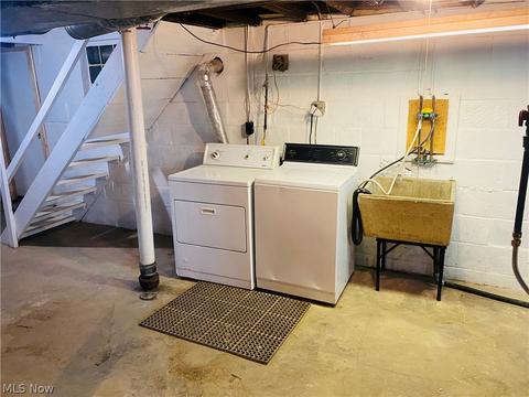 375 Maplewood Ave, Struthers, OH 44471 photo 14