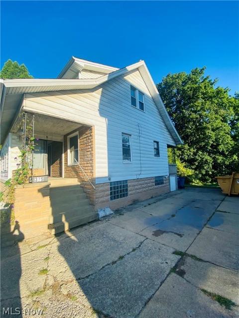375 Maplewood Ave, Struthers, OH 44471 photo 3