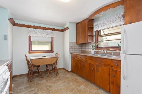 456 10th St, Elyria, OH 44035 photo 5