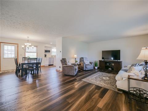8949 Kane Rd, Wadsworth, OH 44281 photo 2