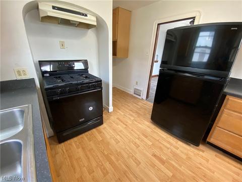 166 Spruce St, Elyria, OH 44035 photo 6