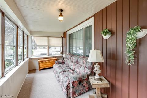 82 E Brookside Ave, Akron, OH 44301 photo 2