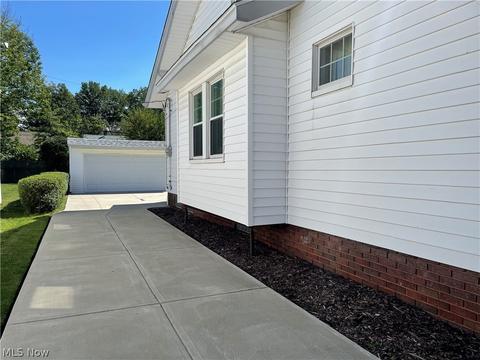 357 E 248th St, Euclid, OH 44123 photo 4