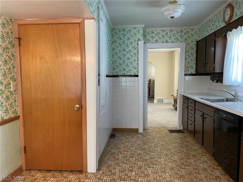 357 E 248th St, Euclid, OH 44123 photo 12