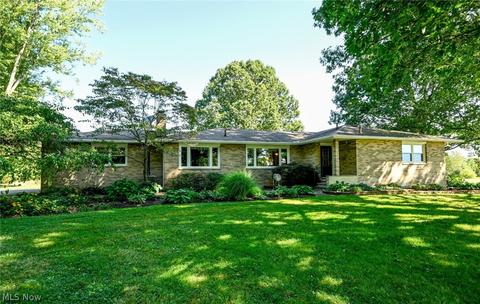 2428 Wright Rd, Akron, OH 44320 photo 1