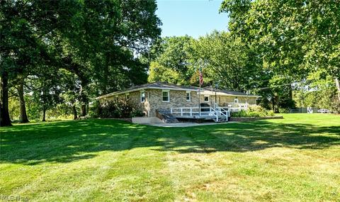 2428 Wright Rd, Akron, OH 44320 photo 2