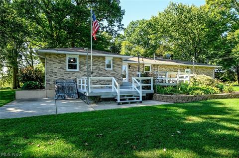 2428 Wright Rd, Akron, OH 44320 photo 4