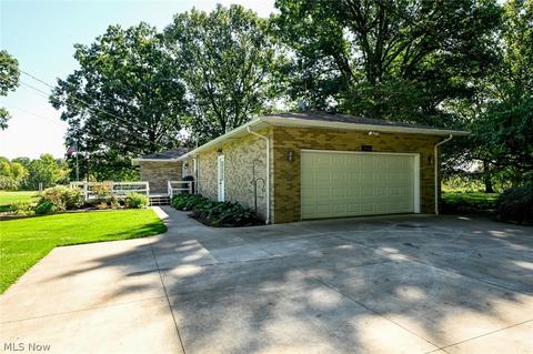 2428 Wright Rd, Akron, OH 44320 photo 3