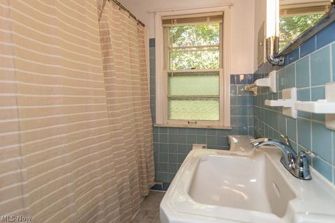 5275 Case Ave, Lyndhurst, OH 44124 photo 16