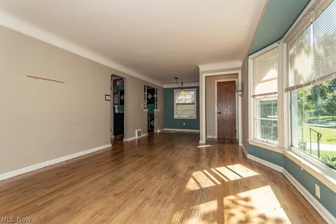 5275 Case Ave, Lyndhurst, OH 44124 photo 5