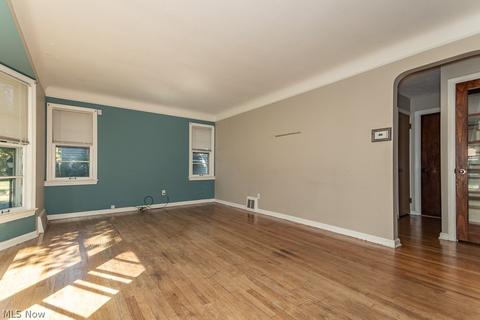 5275 Case Ave, Lyndhurst, OH 44124 photo 4