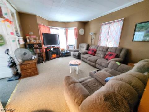 619 W 57th St, Ashtabula, OH 44004 photo 4