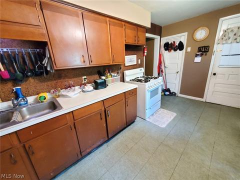 619 W 57th St, Ashtabula, OH 44004 photo 10